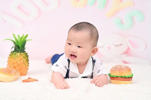 专业试管借卵代怀机构宝宝手上小红点